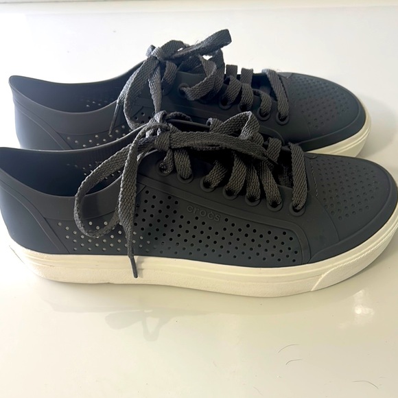 Perfect!!! Like New!!! Used only 1 Time! Crocs Women’s Gray Casual Sneakers - Picture 1 of 4
